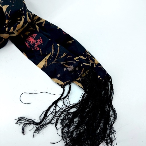 Unbranded 100% Silk Beautifully finished Hand Made Scarf w / Fringe - Picture 5 of 10